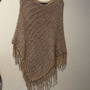 Brown Knit Poncho with Fringe
Pull on creamy brown Bohemian look.
Casual
OS